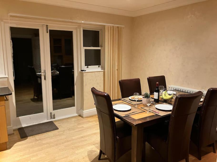 Central Chester Bedrooms Екстериор снимка