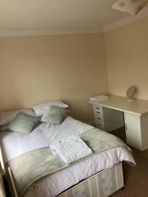 Central Chester Bedrooms Екстериор снимка